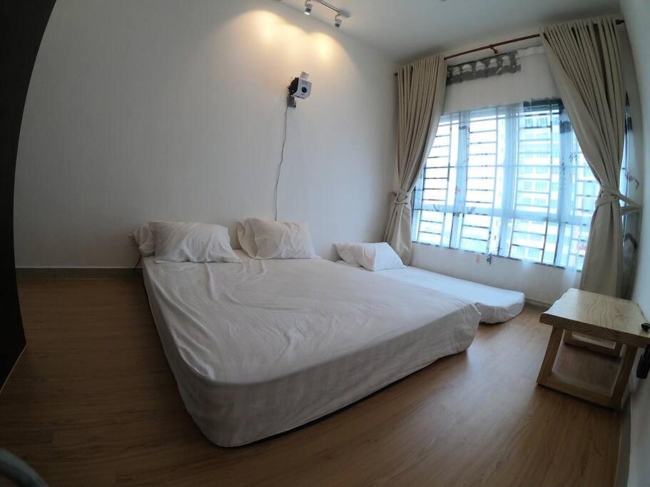 Pangsapuri Puchong, Old Klang Road,8pax, Midvalley Pavilion 2 Kuala Lumpur